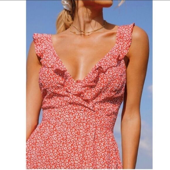 Flirty, sexy red floral ruffled romper - L - Picture 2 of 14